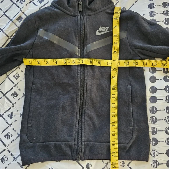 Nike Tech Fleece Full-zip Hoodie and Jogger Set In Black, Size 6-7 - Picture 8 of 10